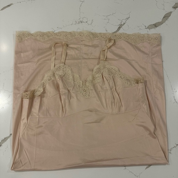 VTG full nude lace trim  slip adjustable straps SZ L/XL EUC champagne colour - Picture 6 of 8